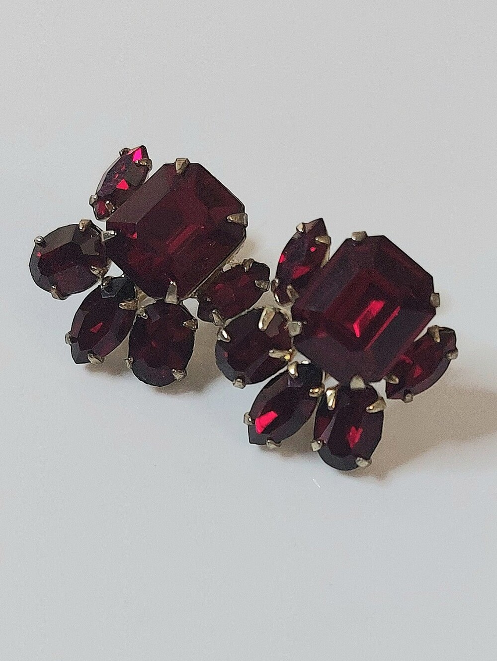 Vintage 50s Coro Red Ruby Glass Rhinestone Screw Back Earrings